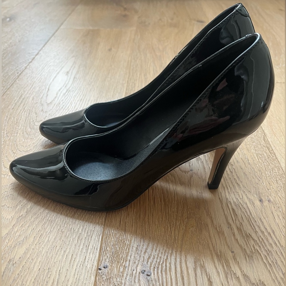 Cute Madden girl black patent leather heels. Size 8. EUC